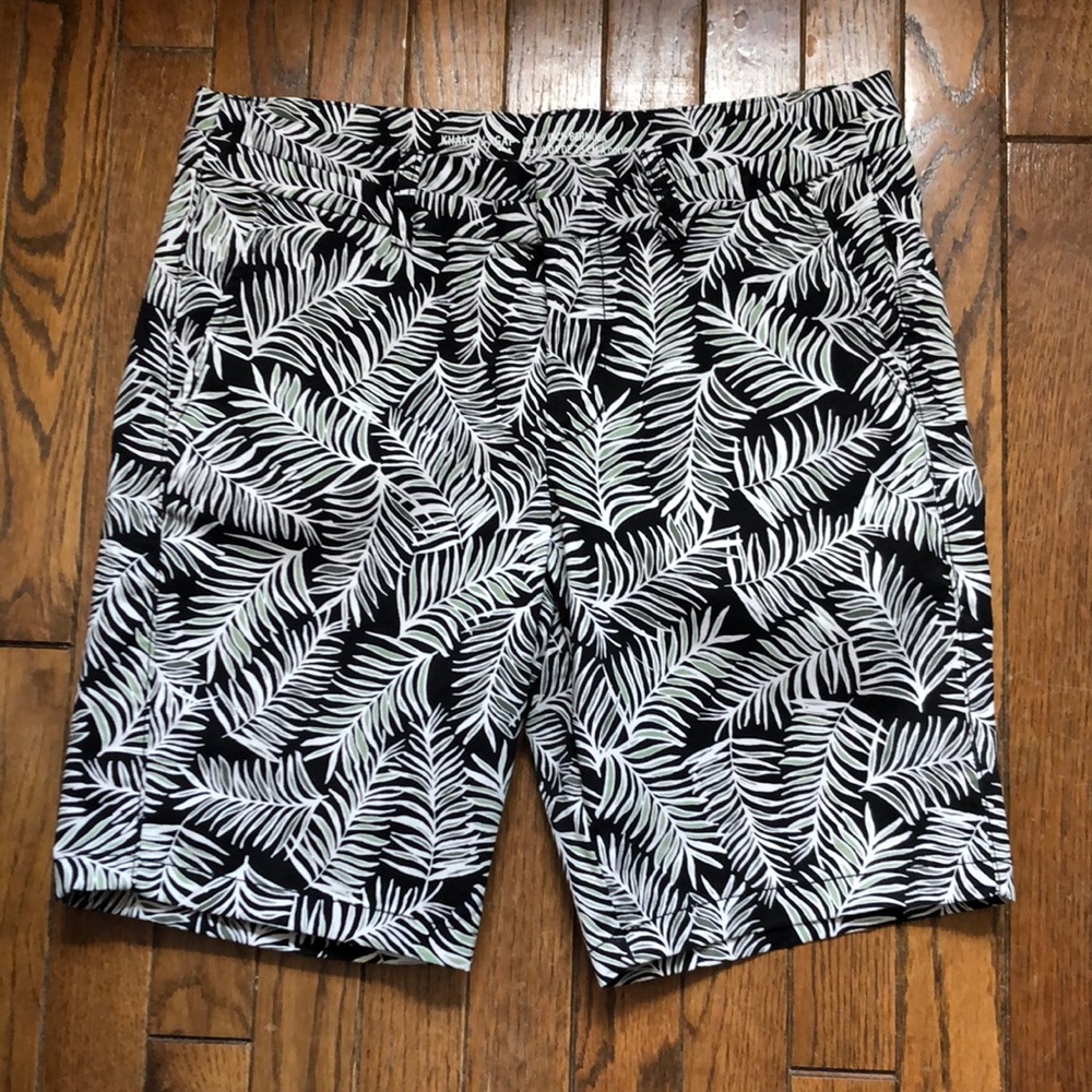 EUC GAP palm leaf Bermuda shorts City 9” inseam Size 6